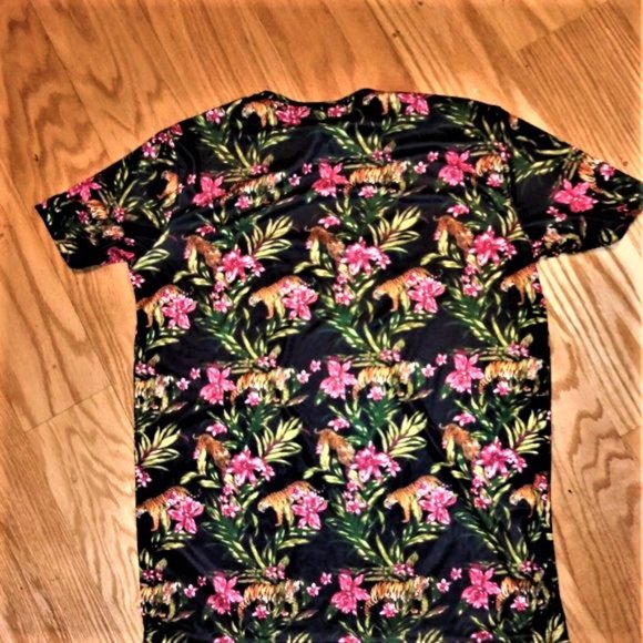 Courage Clothing Co. floral crewneck shirt - Picture 6 of 8